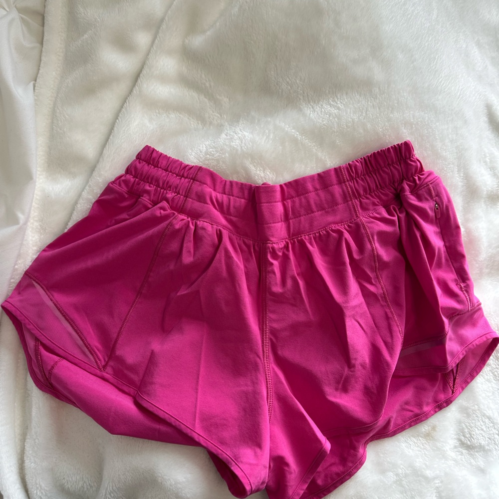 sonic pink hotty hot shorts 2.5 size 8 lululemon